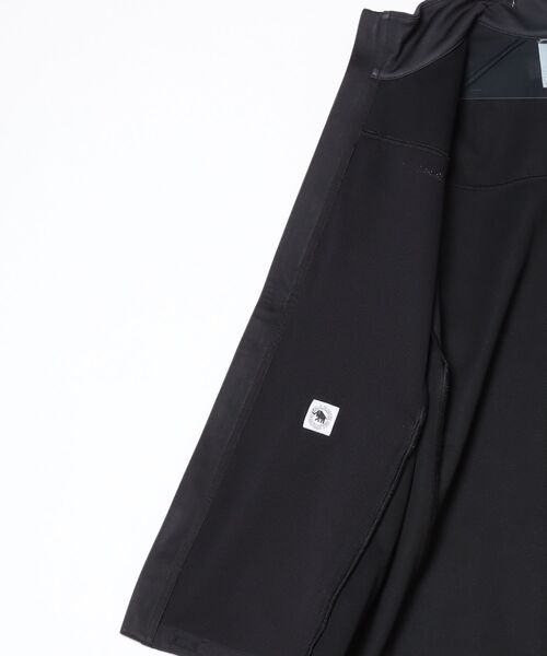 Mammut(マムート)の「アルティメイト 8 ソフトシェル ジャケット アジアンフィット / Ultimate VIII SO Jacket AF Men(ブルゾン・メンズ・ブラック・X-LARGE/LARGE/SMALL/MEDIUM)」の8枚目の写真