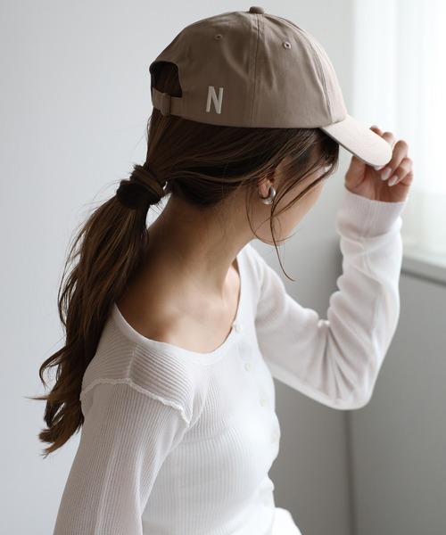 Bonjour Sagan(ボンジュールサガン)の「N刺繍ロゴキャップ(キャップ・レディース・ベージュ/ブラック/オフホワイト・FREE)」の3枚目の写真