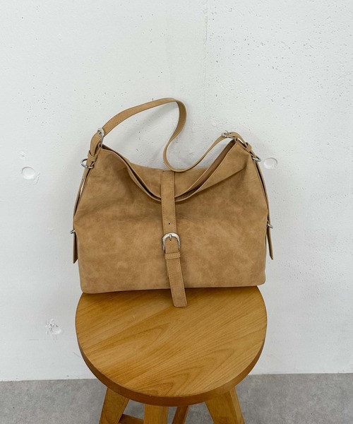 archives（アルシーヴ）の「スエードバックルＢＩＧバッグ（ショルダーバッグ・レディース・ベージュ/ブラウン・FREE）」の3枚目の写真