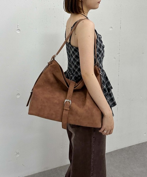 archives（アルシーヴ）の「スエードバックルＢＩＧバッグ（ショルダーバッグ・レディース・ベージュ/ブラウン・FREE）」の9枚目の写真
