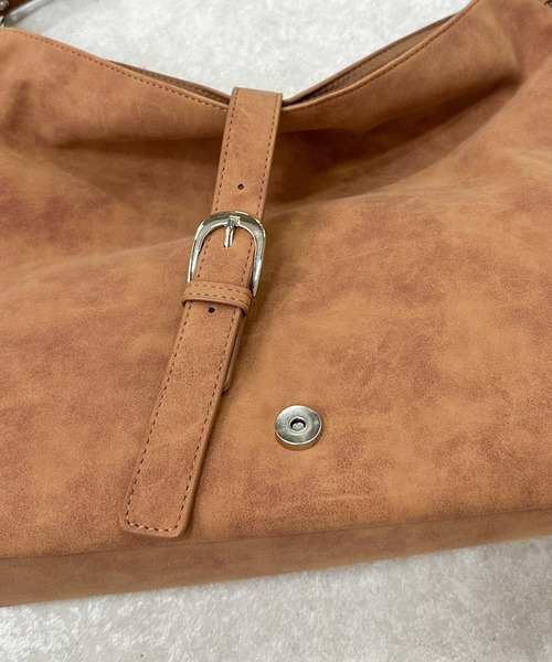 archives（アルシーヴ）の「スエードバックルＢＩＧバッグ（ショルダーバッグ・レディース・ベージュ/ブラウン・FREE）」の8枚目の写真