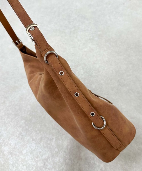 archives（アルシーヴ）の「スエードバックルＢＩＧバッグ（ショルダーバッグ・レディース・ベージュ/ブラウン・FREE）」の6枚目の写真