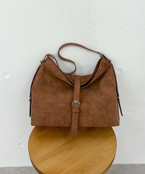 archives（アルシーヴ）の「スエードバックルＢＩＧバッグ（ショルダーバッグ・レディース・ベージュ/ブラウン・FREE）」の4枚目の写真