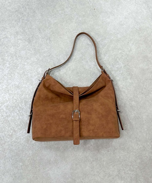 archives（アルシーヴ）の「スエードバックルＢＩＧバッグ（ショルダーバッグ・レディース・ベージュ/ブラウン・FREE）」の5枚目の写真