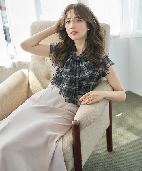 SWINGLE（スウィングル）の「チェックフリルボウタイブラウス（シャツ/ブラウス・レディース・ブラック/ベージュ/ネイビー・FREE）」の3枚目の写真