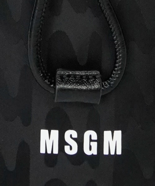 MSGM（エムエスジーエム）の「「TheMwave」2Way MINI ナイロンバケットバッグ（ショルダーバッグ・メンズ・ブラック・ONE SIZE）」の4枚目の写真
