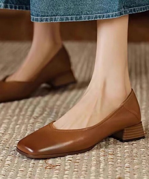 AMELY(エミリー)の「スクエアトゥチャンキーローヒールパンプス(パンプス・レディース・ブラウン/グレイッシュベージュ・35/36/38/39/40/37)」の1枚目の写真