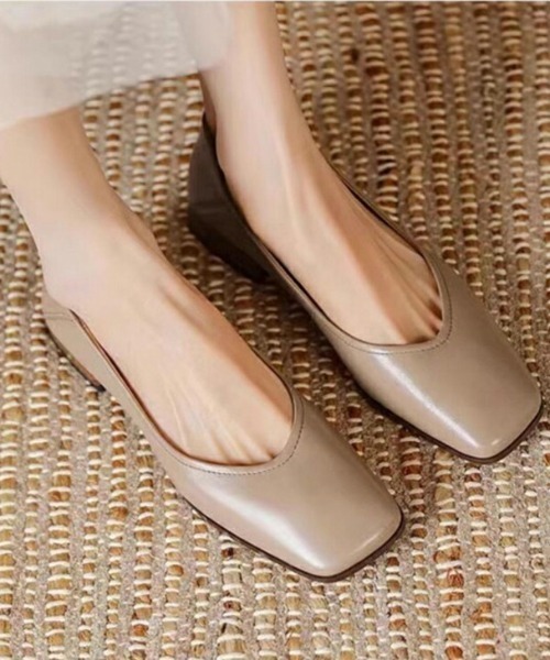 AMELY(エミリー)の「スクエアトゥチャンキーローヒールパンプス(パンプス・レディース・ブラウン/グレイッシュベージュ・35/36/38/39/40/37)」の7枚目の写真