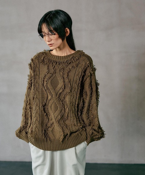 LEPSIM(レプシィム)の「5ゲージケーブルフリンジプルオーバー 595641(ニット/セーター・レディース・ブラック/カーキ/オフホワイト・FREE)」の12枚目の写真