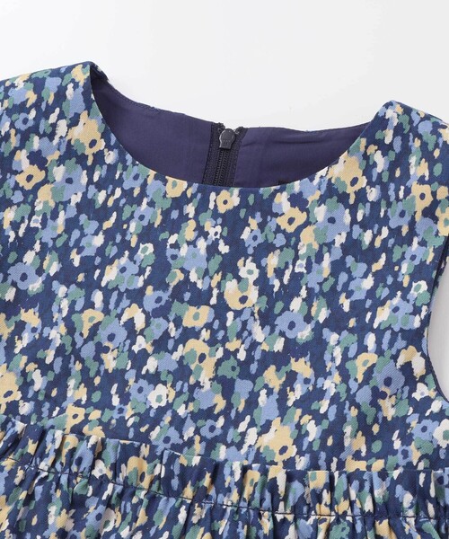 BeBe（ベベ）の「【お揃い】オンフルールフラワープリントジャンパースカート(80~150cm)（ジャンパースカート・キッズ・ブルー系その他2・80ｃｍ/150cm/100cm/130cm/90cm/140cm/120cm/110cm）」の7枚目の写真