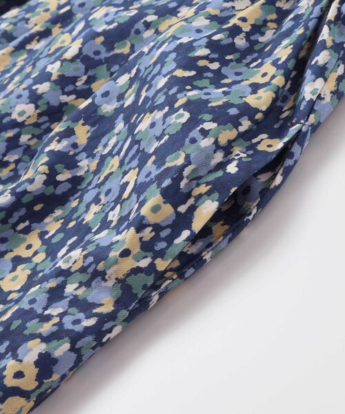 BeBe（ベベ）の「【お揃い】オンフルールフラワープリントジャンパースカート(80~150cm)（ジャンパースカート・キッズ・ブルー系その他2・80ｃｍ/150cm/100cm/130cm/90cm/140cm/120cm/110cm）」の10枚目の写真