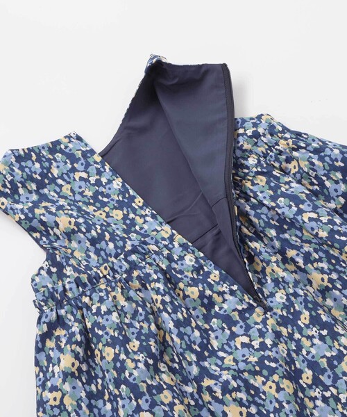 BeBe（ベベ）の「【お揃い】オンフルールフラワープリントジャンパースカート(80~150cm)（ジャンパースカート・キッズ・ブルー系その他2・80ｃｍ/150cm/100cm/130cm/90cm/140cm/120cm/110cm）」の11枚目の写真