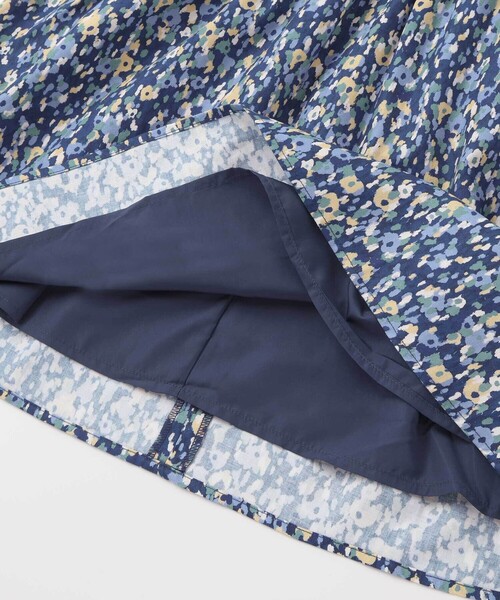 BeBe（ベベ）の「【お揃い】オンフルールフラワープリントジャンパースカート(80~150cm)（ジャンパースカート・キッズ・ブルー系その他2・80ｃｍ/150cm/100cm/130cm/90cm/140cm/120cm/110cm）」の12枚目の写真