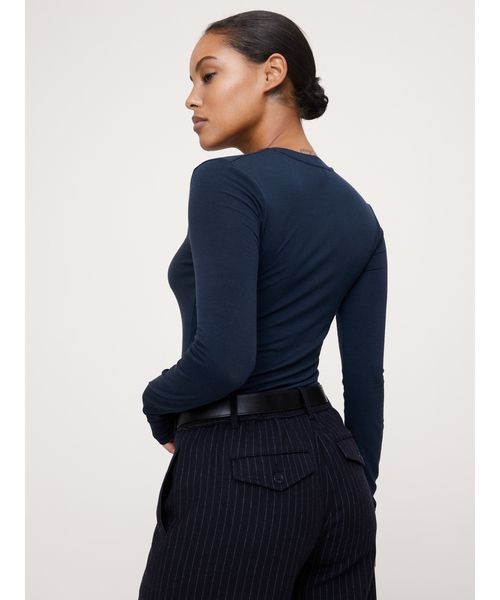 Banana Republic（バナナリパブリック）の「リュクス ウールブレンド クルーネックTシャツ（Tシャツ/カットソー・レディース・アイボリー/チャコールグレー/ブラウン/ネイビー・XS/L/S/M）」の11枚目の写真