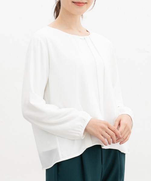 Honeys(ハニーズ)の「【ハニぽか】あったか裏地裾タックブラウス(シャツ/ブラウス・レディース・アイボリー系/グレイッシュブルー/アイボリー/ブラック/ベージュ系・3L/L/LL/M/S)」の8枚目の写真