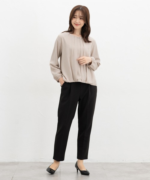 Honeys(ハニーズ)の「【ハニぽか】あったか裏地裾タックブラウス(シャツ/ブラウス・レディース・アイボリー系/グレイッシュブルー/アイボリー/ブラック/ベージュ系・3L/L/LL/M/S)」の16枚目の写真