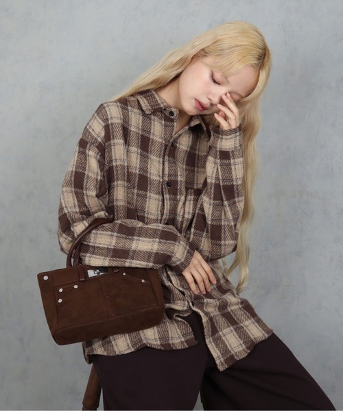 BARELY BLUE（ベアリーブルー）の「【 BARELY BLUE / ベアリーブルー 】 スエード タッチ デニム ディテール 2WAY ミニ ショルダーバッグ（ショルダーバッグ・レディース・ブラック/ブラウン/バーガンディー・FREE）」の13枚目の写真