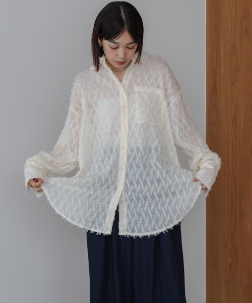 Bou Jeloud（ブージュルード）の「フェザーライクシアーシャツ（シャツ/ブラウス・レディース・オフホワイト/ブラック/ベージュ・FREE）」の4枚目の写真