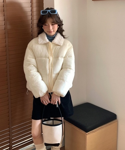 gossip!ロサンゼルス(ゴシップロサンゼルス)の「【Y2Kガーリー】レトロフェイクムートン襟付き中綿ジャケット(ダウンジャケット/コート・レディース・オフホワイト/ブラック・M)」の3枚目の写真