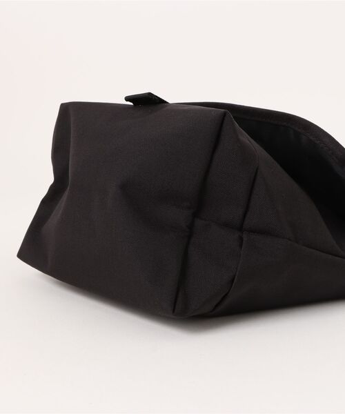 Manhattan Portage（マンハッタンポーテージ）の「NYLON MESSENGER BAG (XXS) FZP 500D CORDURA 25 / POOH（メッセンジャーバッグ・レディース・ブラック・X-SMALL）」の14枚目の写真