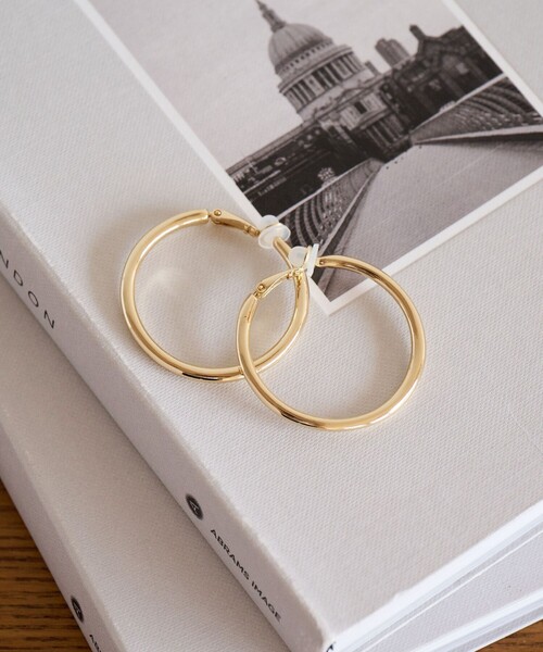 green label relaxing（グリーンレーベルリラクシング）の「【WEB限定】フープ イヤリング（イヤリング・レディース・ゴールド/シルバー・FREE）」の2枚目の写真