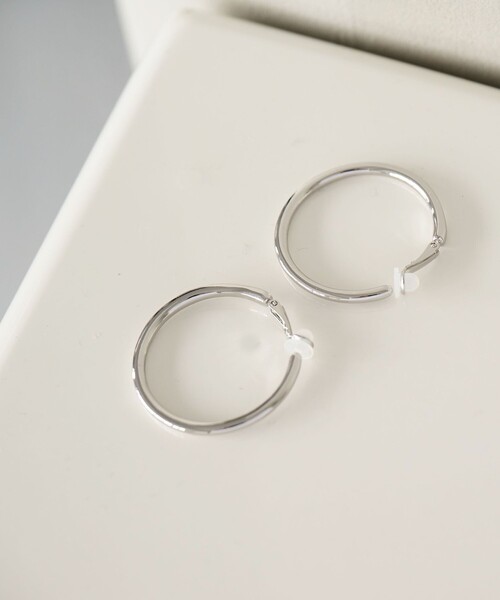 green label relaxing（グリーンレーベルリラクシング）の「【WEB限定】フープ イヤリング（イヤリング・レディース・ゴールド/シルバー・FREE）」の3枚目の写真