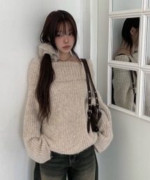 シュシュ付きオフショルダールーズシャギーニット