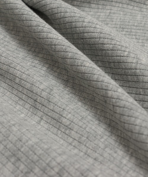 chil2(チルツー)の「裏シャギー 裏起毛 テレコ ハイネックTシャツ(Tシャツ/カットソー・キッズ・グレー/クリーム/ブラック/ブラウン・80cm/90cm/100cm/110cm/120cm/130cm/140cm/150cm)」の9枚目の写真