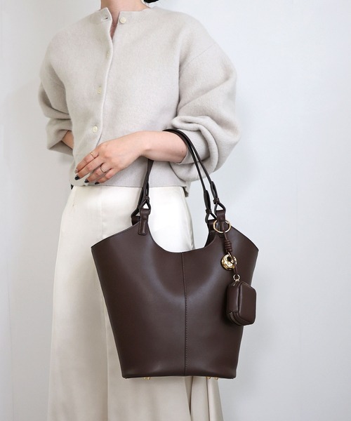 MIAN （ミアン）の「チャーム付き バケットトートバッグ【詳細動画あり