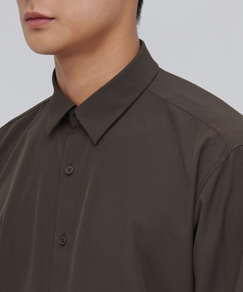 MUSINSA STANDARD（ムシンサスタンダード）の「リラックスフィットシルキーシャツ [ダークブラウン]（シャツ/ブラウス・メンズ・その他・SMALL/MEDIUM/LARGE/X-LARGE/XX-LARGE）」の6枚目の写真