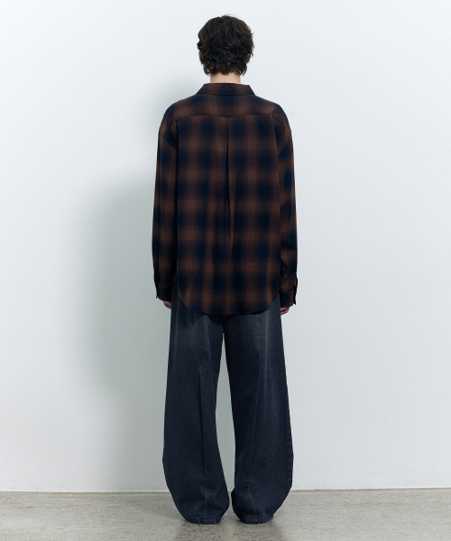 INSILENCE（インサイロンス）の「オーバーサイズ レーヨン チェックシャツ ブラウン（シャツ/ブラウス・レディース・その他・SMALL/MEDIUM/LARGE）」の4枚目の写真