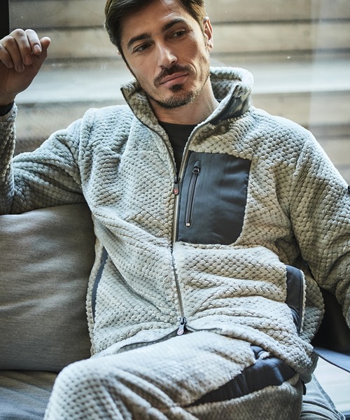 g-stage（ジーステージ）の「ムートン調ソフトフリースハイネックジップブルゾン（ブルゾン・メンズ・ライトグレー/ブラック・46/48/50）」の5枚目の写真