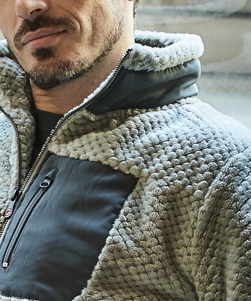 g-stage（ジーステージ）の「ムートン調ソフトフリースハイネックジップブルゾン（ブルゾン・メンズ・ライトグレー/ブラック・46/48/50）」の6枚目の写真