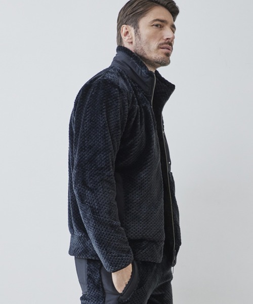 g-stage（ジーステージ）の「ムートン調ソフトフリースハイネックジップブルゾン（ブルゾン・メンズ・ライトグレー/ブラック・46/48/50）」の10枚目の写真