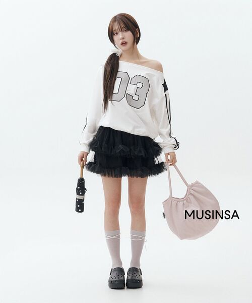 YOUHEE(ユヒ)の「OFFSHOULDER JERSEY SWEATSHIRTS WHITE(Tシャツ/カットソー・レディース・その他・FREE)」の9枚目の写真