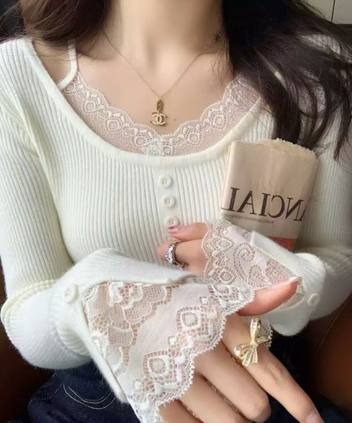 STAY MOTION（ステイモーション）の「【WEB限定】袖口レースニットトップス［韓国ファッション フェミンン］≪AW新作≫（ニット/セーター・レディース・ベージュ/アイボリー/チャコールグレー・F）」の3枚目の写真