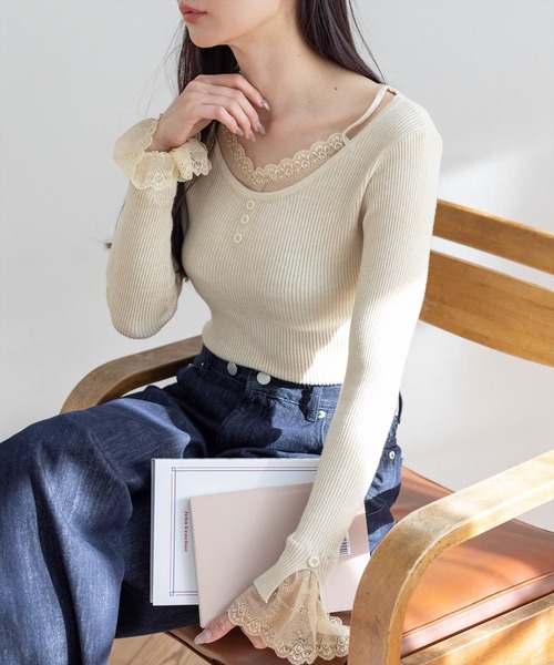 STAY MOTION（ステイモーション）の「【WEB限定】袖口レースニットトップス［韓国ファッション フェミンン］≪AW新作≫（ニット/セーター・レディース・ベージュ/アイボリー/チャコールグレー・F）」の4枚目の写真