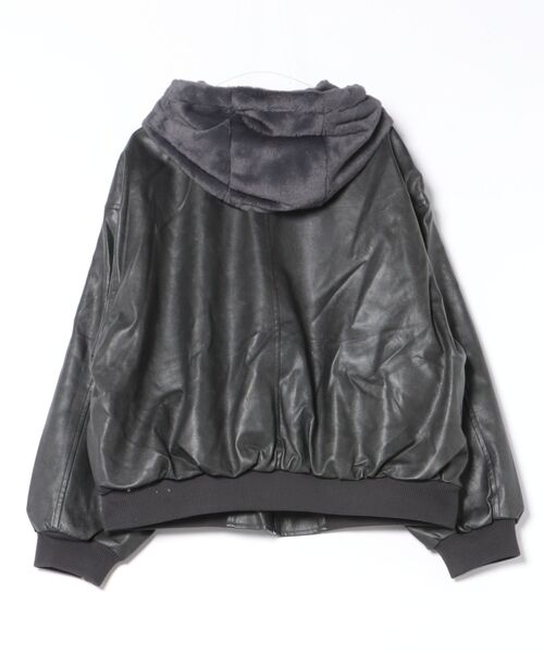 a.p.o.v.(エーピーオービー)の「a.p.o.v. リバーシブル総ショートファー×合成皮革オーバーサイズフードブルゾンジャケット(ブルゾン・メンズ・ブラック/チャコール・ONESIZE)」の3枚目の写真