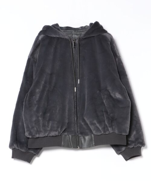 a.p.o.v.(エーピーオービー)の「a.p.o.v. リバーシブル総ショートファー×合成皮革オーバーサイズフードブルゾンジャケット(ブルゾン・メンズ・ブラック/チャコール・ONESIZE)」の4枚目の写真