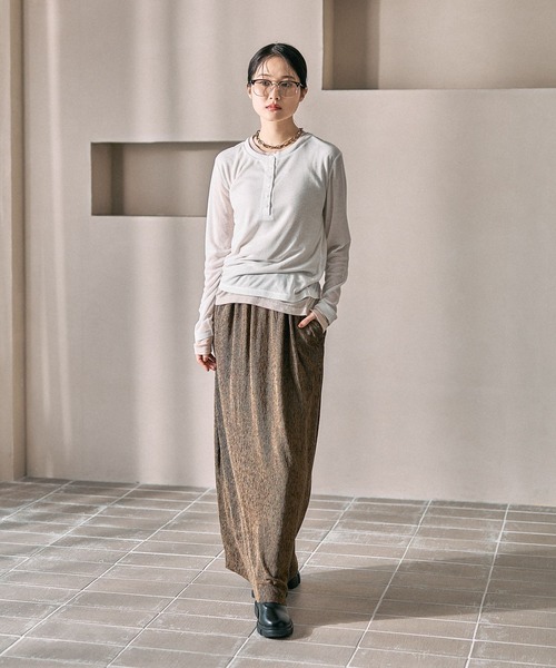 LEPSIM（レプシィム）の「レイヤードヘンリーネックLS　626985（Tシャツ/カットソー・レディース・ブラック/グレー/オフホワイト/ライトイエロー/ライトグレー・FREE）」の22枚目の写真