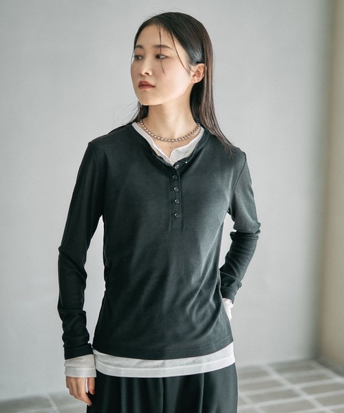 LEPSIM（レプシィム）の「レイヤードヘンリーネックLS　626985（Tシャツ/カットソー・レディース・ブラック/グレー/オフホワイト/ライトイエロー/ライトグレー・FREE）」の19枚目の写真