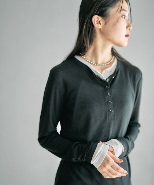 LEPSIM（レプシィム）の「レイヤードヘンリーネックLS　626985（Tシャツ/カットソー・レディース・ブラック/グレー/オフホワイト/ライトイエロー/ライトグレー・FREE）」の18枚目の写真