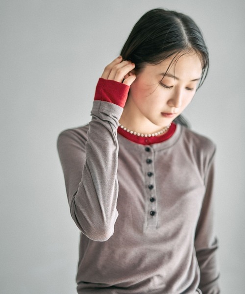 LEPSIM（レプシィム）の「レイヤードヘンリーネックLS　626985（Tシャツ/カットソー・レディース・ブラック/グレー/オフホワイト/ライトイエロー/ライトグレー・FREE）」の10枚目の写真