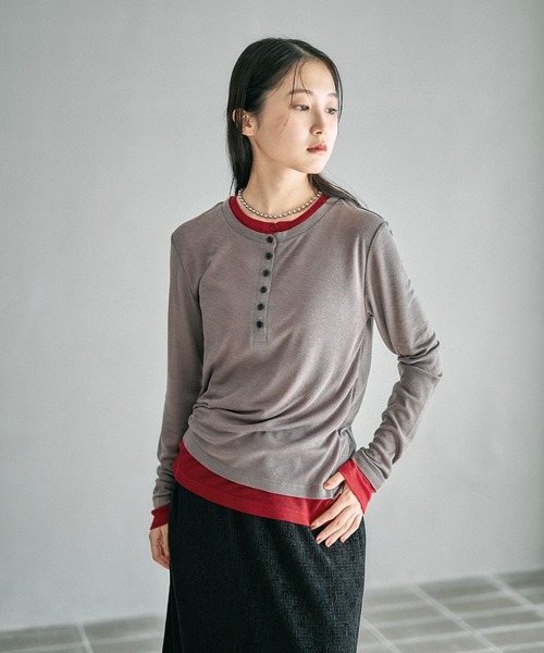 LEPSIM（レプシィム）の「レイヤードヘンリーネックLS　626985（Tシャツ/カットソー・レディース・ブラック/グレー/オフホワイト/ライトイエロー/ライトグレー・FREE）」の9枚目の写真