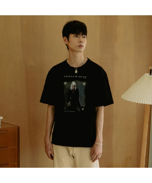 EULER（ユーラ）の「デミジドクルーグラフィックTシャツ_ビルトゥオーソ（ブラック）（Tシャツ/カットソー・メンズ・ブラック・MEDIUM/LARGE）」の2枚目の写真