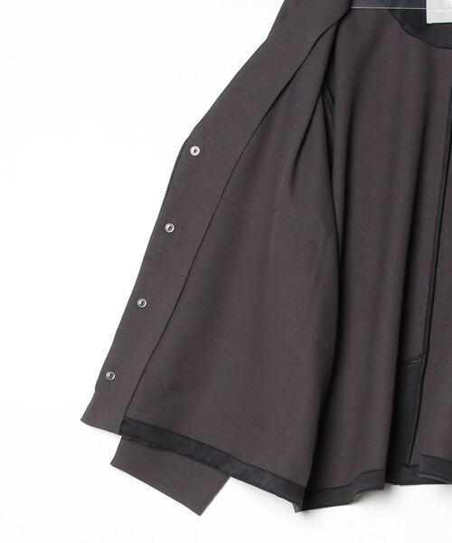 NEW BALANCE(ニューバランス)の「NB GREY ノーカラージャケット(ノーカラージャケット・レディース・スミクロ/ライトグレー・SMALL/MEDIUM/LARGE/X-LARGE)」の12枚目の写真