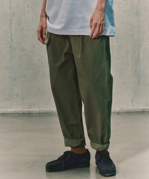 GINZA TAPERED SLACKS PANTS (OLIVE DRAB)（その他パンツ）｜KANEITEI
