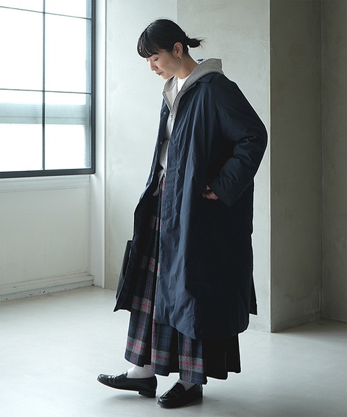 solamonat poche（ソラモナポッシェ）の「ステンカラーダウンコート（ダウンジャケット/コート・レディース・ネイビー/ベージュ・2.0）」の8枚目の写真
