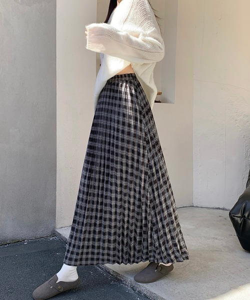 &soiree(アンドソワレ)の「プリーツチェック柄スカート(スカート・レディース・ブラック・SMALL/MEDIUM/LARGE/X-LARGE)」の3枚目の写真