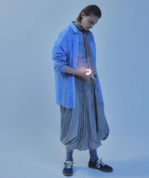 CONVERSE TOKYO(コンバーストウキョウ)の「TULLE LAYERED STRIPE SHIRT(シャツ/ブラウス・レディース・ブラック/ブルー/ネイビー・FREE)」の4枚目の写真